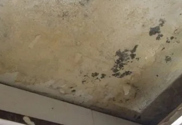 二道江阳台漏水维修公司分享下二道江卫生间渗水维修需要注意哪些问题。